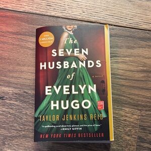 The Seven Husbands of Evelyn Hugo Book
